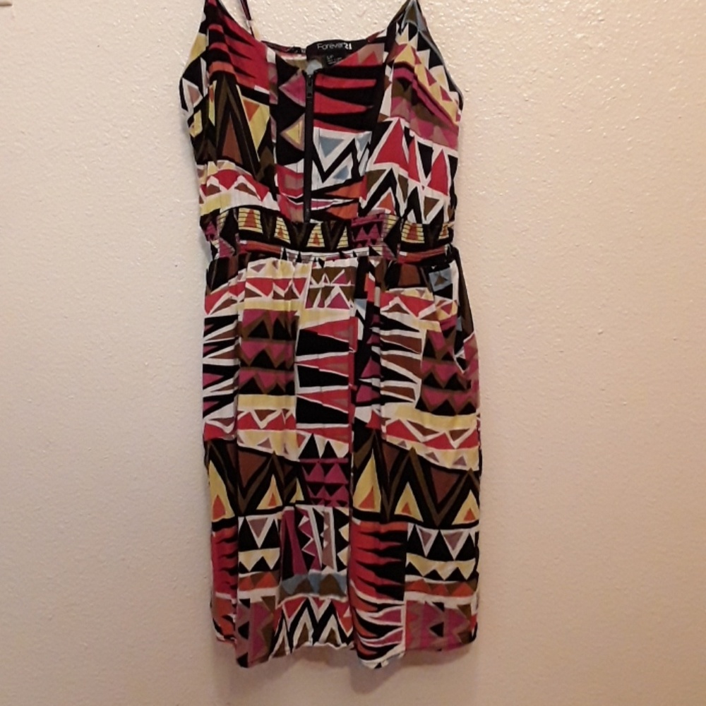Multicolored geometric dress w/pockets